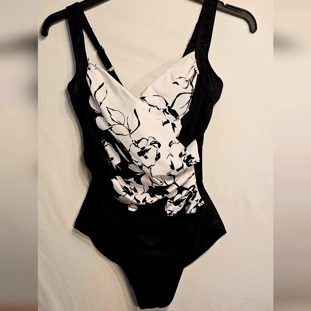 Miraclesuit one piece Size 12 DD excellent condition like new. Used once.